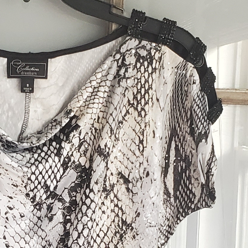 Snakeskin Shimmery Open Shoulder Blouse - Picture 4 of 8